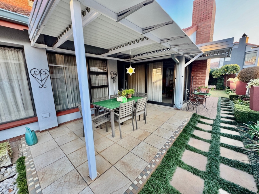 3 Bedroom Property for Sale in Van Der Hoff Park North West